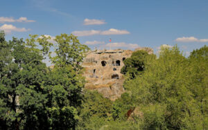 In den Sandstein geschlagen: Die Ruine der Felsenburg Regenstein
