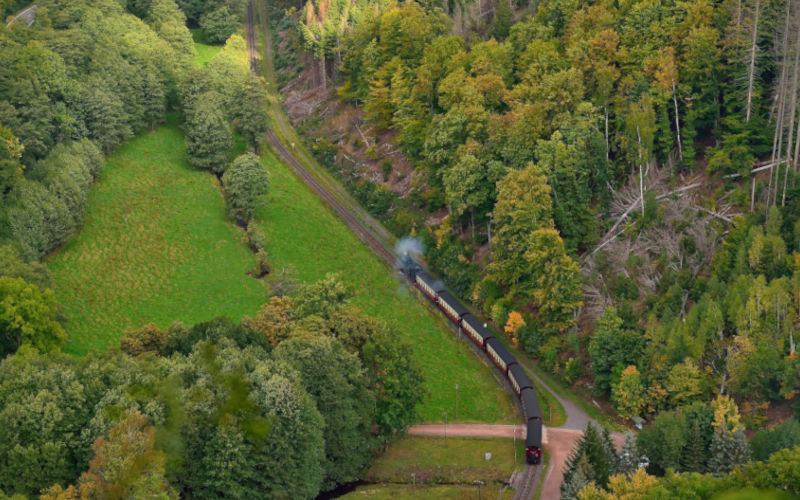 Dreitälerblick - Blick ins Beretal samt der Harzquerbahn